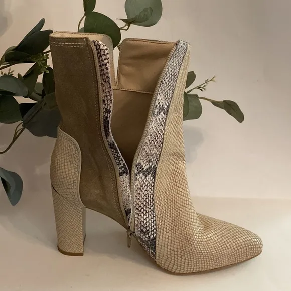 Matisse | Cobra | Ivory | Women’s | square heel | high ankle | 9 1/2 | boots
