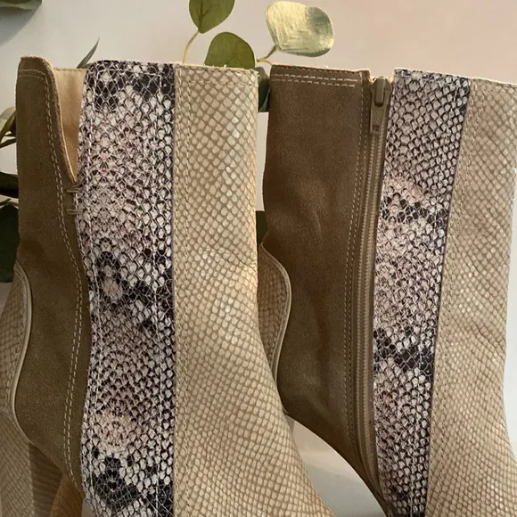 Matisse | Cobra | Ivory | Women’s | square heel | high ankle | 9 1/2 | boots