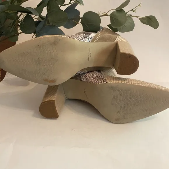 Matisse | Cobra | Ivory | Women’s | square heel | high ankle | 9 1/2 | boots