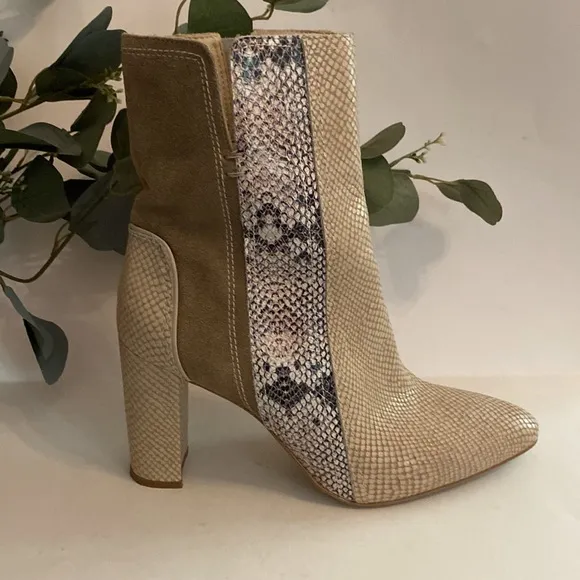 Matisse | Cobra | Ivory | Women’s | square heel | high ankle | 9 1/2 | boots