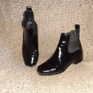 MAXMARA-Black Patent Leather Ankle Boots-Pull-On-Sz 36/6-Excellent