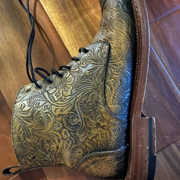 Men's Embossed Leather Boots - Brown