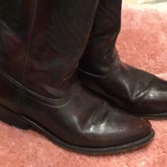 Mens Laredo western style boots.