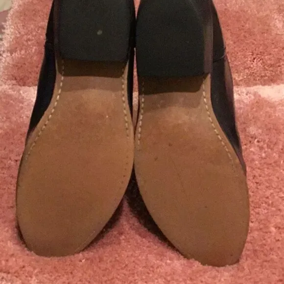 Mens Laredo western style boots.