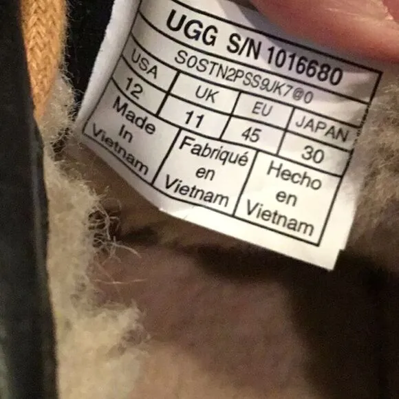 MENS UGGS CHUKKA BOOTS