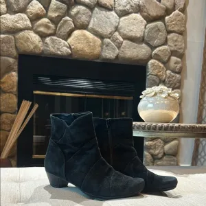 Mephisto Women’s Black Suede Ankle Booties Size 8