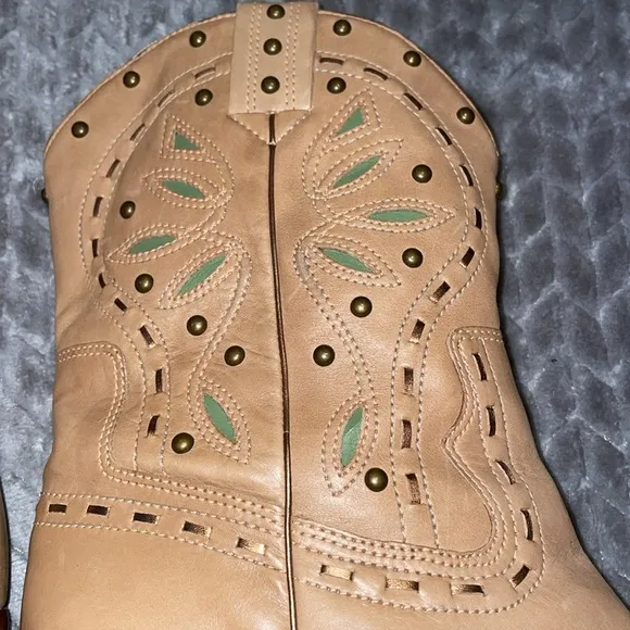 Mercer &amp; Madison Tan Green Genuine Leather Cowboy Boots.  Size 10