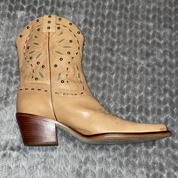 Mercer &amp; Madison Tan Green Genuine Leather Cowboy Boots.  Size 10