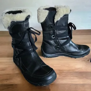 MERRELL (10) &quot;NIKITA&quot; Waterproof PrimaLoft Boots Insulated and Faux Fur Lining.