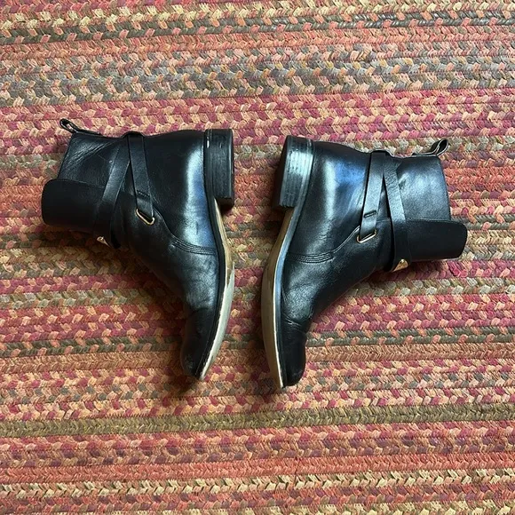 MICHAEL KORS ARLEY BLACK LEATHER GOLD ANKLE RIDING BOOTS