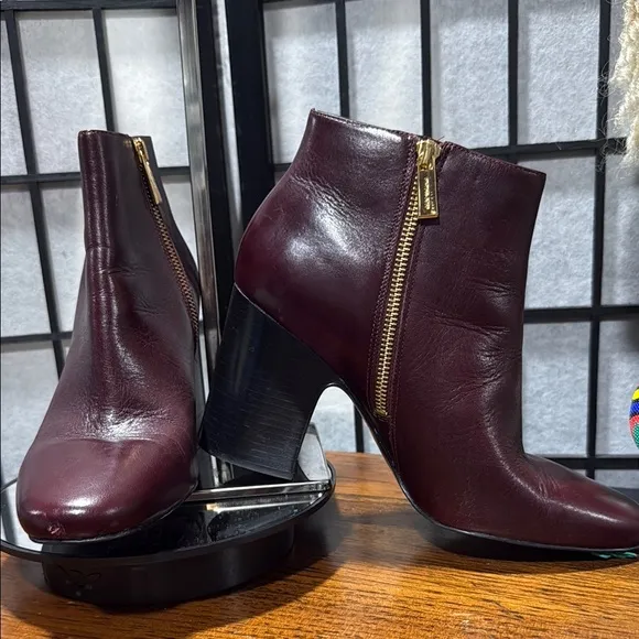 Michael Kors Elaine Leather EUC Booties