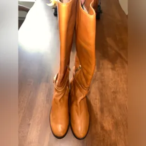 Michael Kors Women’s Boots, genuine leather, Tan color, size 8