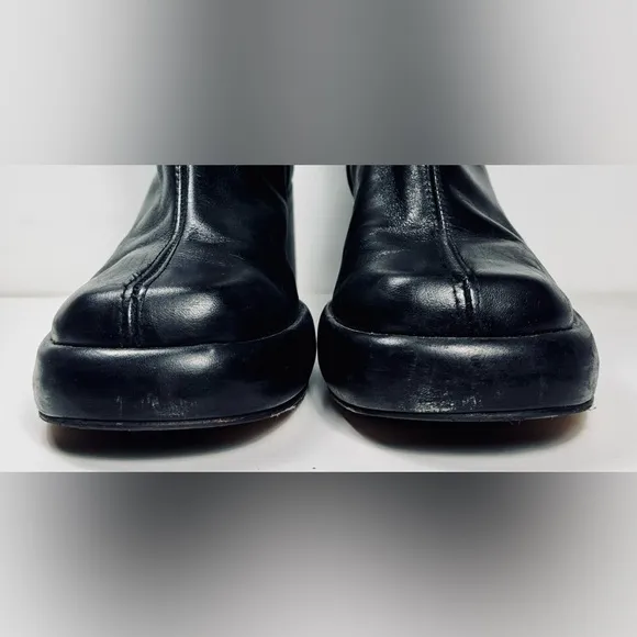 MIISTA Black-Heeled Boots