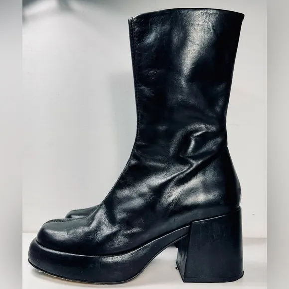 MIISTA Black-Heeled Boots
