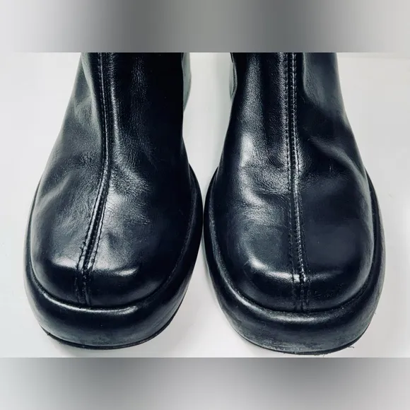 MIISTA Black-Heeled Boots
