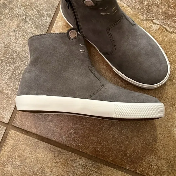 Mini Boden gray suede zipper boots.  NWOB size 13 US