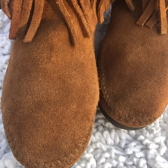 MINNETONKA Brown Suede Fringed Moccasin Boots