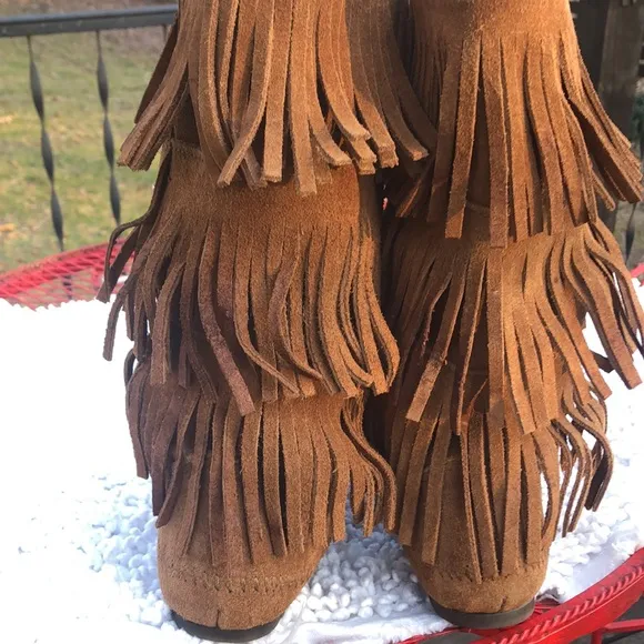 MINNETONKA Brown Suede Fringed Moccasin Boots