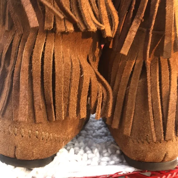 MINNETONKA Brown Suede Fringed Moccasin Boots