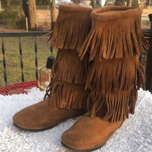 MINNETONKA Brown Suede Fringed Moccasin Boots
