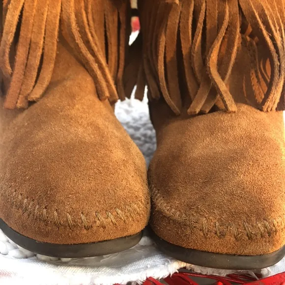 MINNETONKA Brown Suede Fringed Moccasin Boots