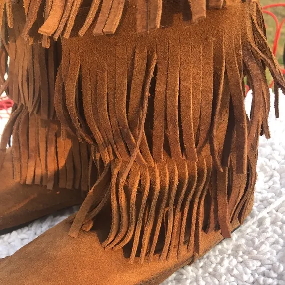 MINNETONKA Brown Suede Fringed Moccasin Boots