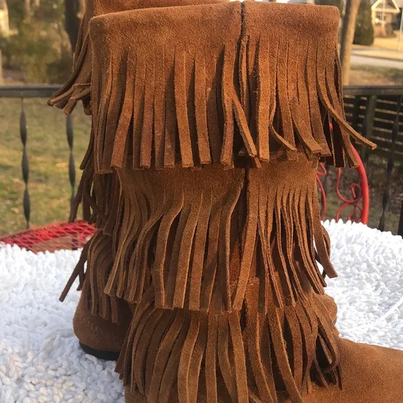 MINNETONKA Brown Suede Fringed Moccasin Boots