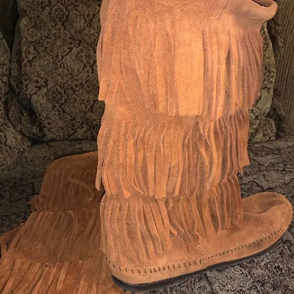Minnetonka Fringe Shingles suede Boots, Brown