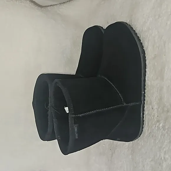 MINNETONKA Women Olympia Winter  Boot Size 7 M/9M