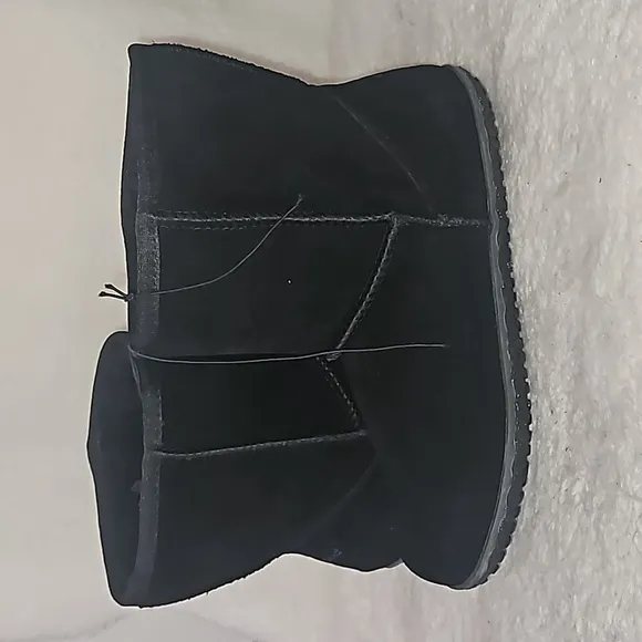 MINNETONKA Women Olympia Winter  Boot Size 7 M/9M