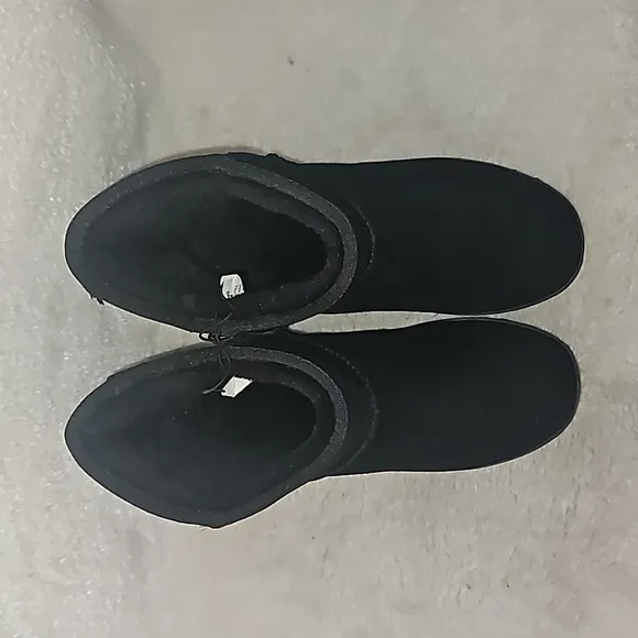 MINNETONKA Women Olympia Winter  Boot Size 7 M/9M