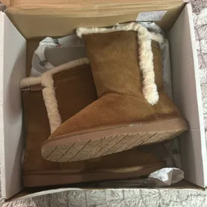 Minnetonka Women's Suede Boots size 7