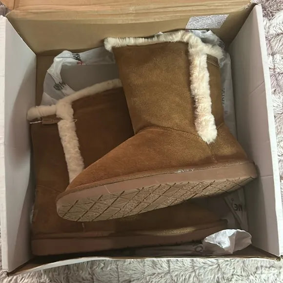 Minnetonka Women's Suede Boots size 7