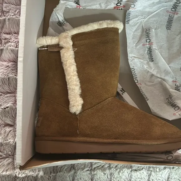 Minnetonka Women's Suede Boots size 7