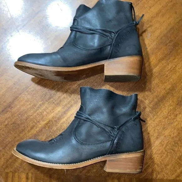 Musse &amp; Cloud Kylie Boots size 8 black suede leather