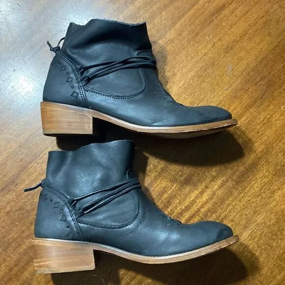 Musse &amp; Cloud Kylie Boots size 8 black suede leather