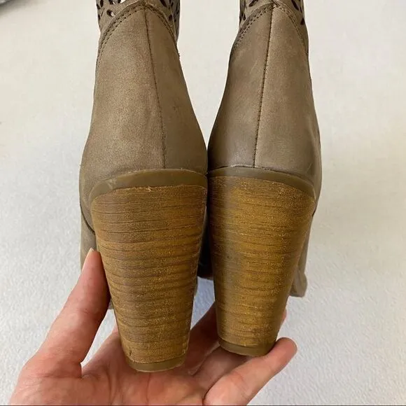 Musse &amp; Cloud Tan Avaly Laser Cut Ankle Boots