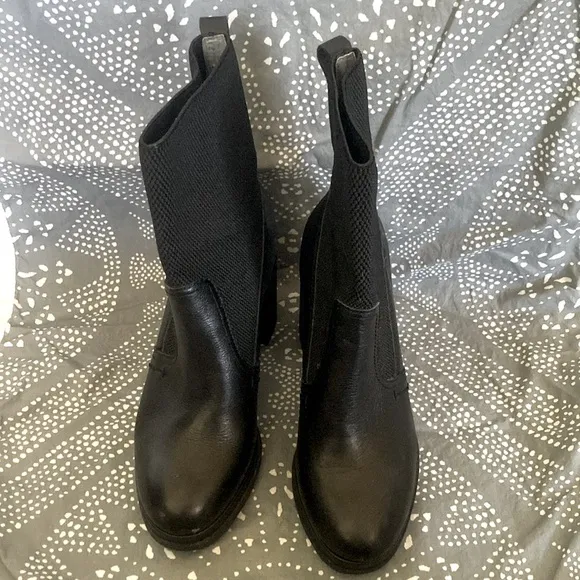 NAKED FEET black Survival mid-shaft boots, size 7.