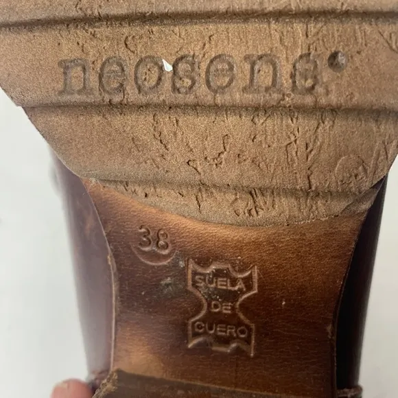 Neosens brown leather heeled lace-up ankle boots