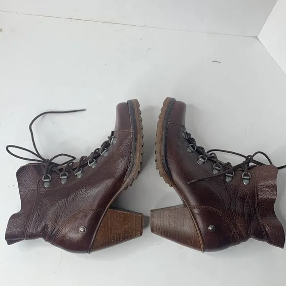 Neosens brown leather heeled lace-up ankle boots
