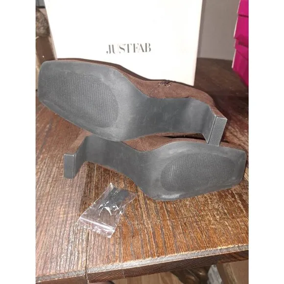 New 11E Extra Wide JustFab Brown Lillianna  Booties Boots Faux Suede
