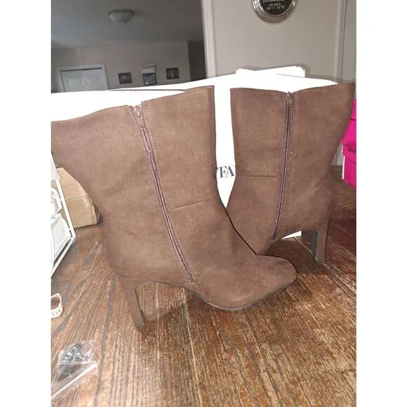 New 11E Extra Wide JustFab Brown Lillianna  Booties Boots Faux Suede