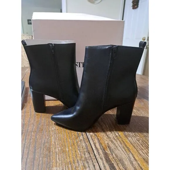 New 8.5E Wide JustFab Black Olyvia Booties Ankle Boots Chunky Block Heel