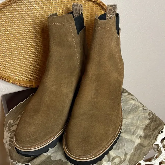 New Dolce Vita - Huey H2O Suede Boots Size 10