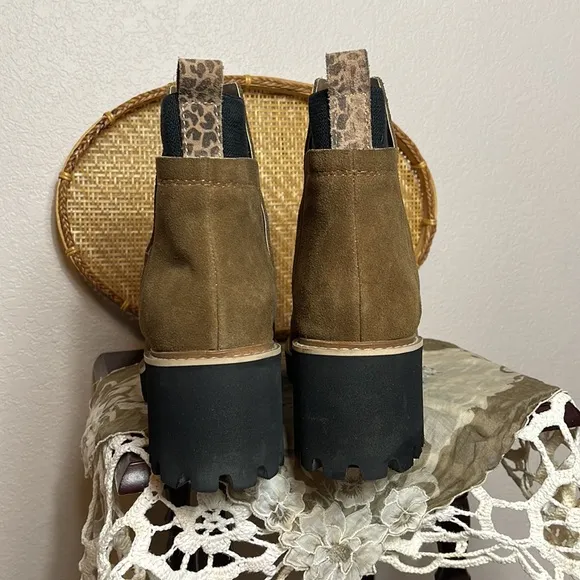 New Dolce Vita - Huey H2O Suede Boots Size 10
