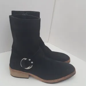 New. Free People Venna suede black boots mismatch size 36/37