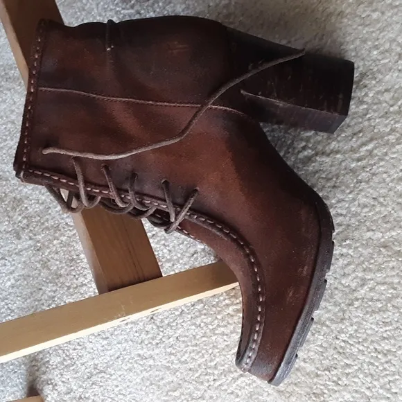 New FRYE BOOTS