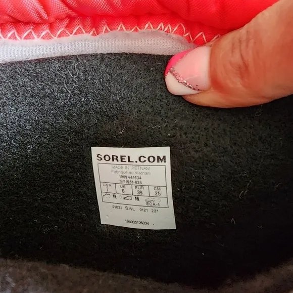 New girl's/ big kids Sorel Pink Purple Cub Snow Boots, size 7 ( 8.5 women size)
