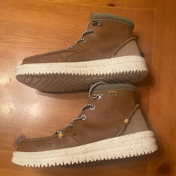NEW HEYDUDE Bradley Boot NWOT- Big Kid - Walnut size 5 YT Leather comfort