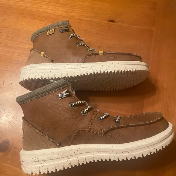 NEW HEYDUDE Bradley Boot NWOT- Big Kid - Walnut size 5 YT Leather comfort